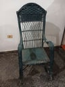 Silla mecedora de mimbre ( Alto: 1,25m Ancho: 0,55cm )