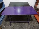 Mesa recta de melamina y metal lila