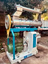Peletizadora para alimentos balanceados. (año 2.010, MODELO: P-125 POTENCIA: 75 HP.). Uso aproximadamente 2.000 horas. Incluye kit de repuestos de la matriz. 