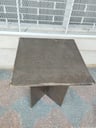 Mesa cuadrada  de melamina 70cm*70cm, alto 76cm (Buen estado, con detalles)