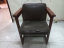 Silla de madera con reposabrazos/ tapizado a reparar