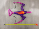 1 ballesta con flecha de juguete