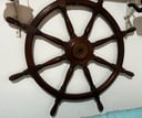 Antiguedades: Timon de Barco Decorativo de Madera de 8 radios con perillas de agarre, 1m de diámetro. 