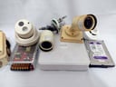 DVR Hikvision de 8 canales + disco duro  WD de 1T + fuente + 2 c·maras   Hikvision +  1 c·mara  (se desconoce la marca) + 1  detector de humo + caja de conexiones de plástico