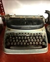 Antiguedades: Maquina de Escribir con Teclas Circulares Semi Moderna