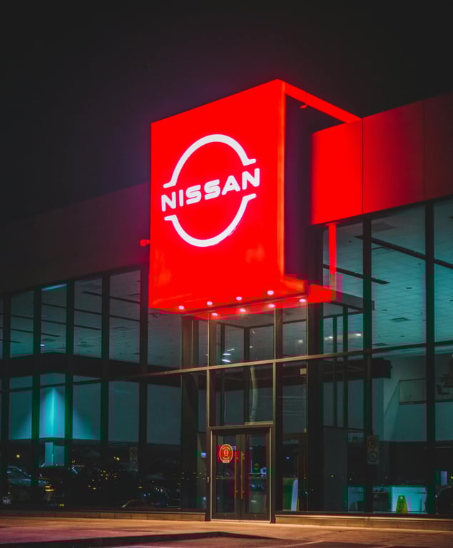 Área de servicio automotriz con señalización industrial y diseño funcional