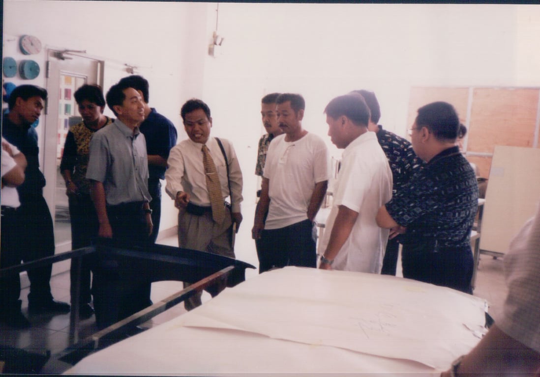 Training Spies Hecker di Guangzhou, Tiongkok tahun 2002