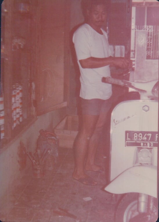 Bapak Anga Sutedjo, pendiri Bengkel Anga