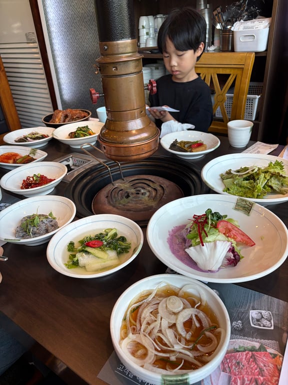 훈장골 하남점 돼지갈비 상차림 반찬 세팅 전경