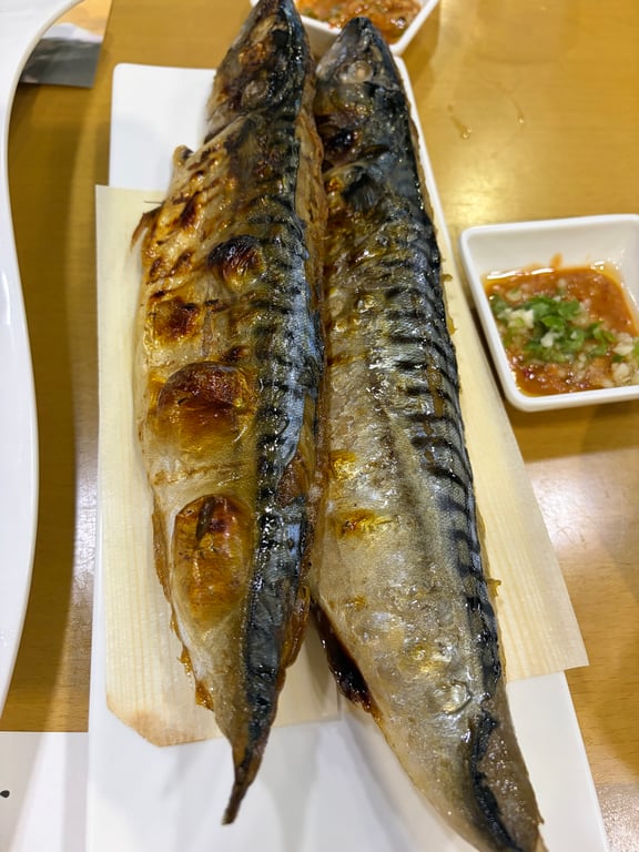 하남 어시장 고등어구이 2마리 — 통으로 구워낸 바삭한 구이