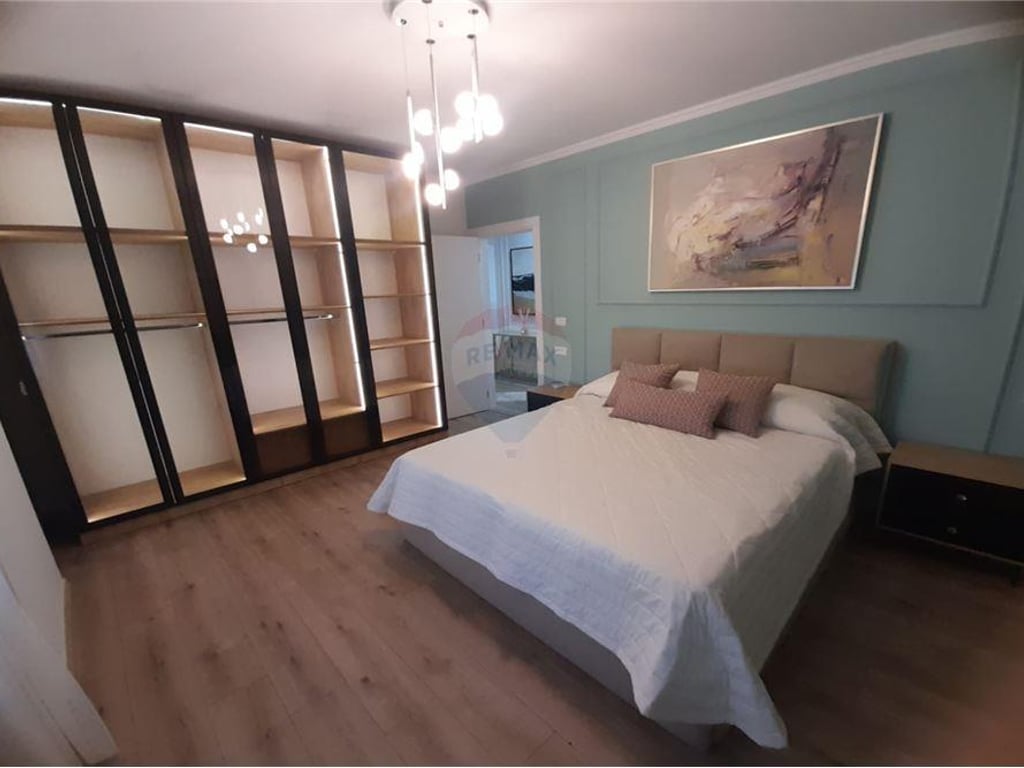 Apartament 2+1 per qira te Komuna Parisit