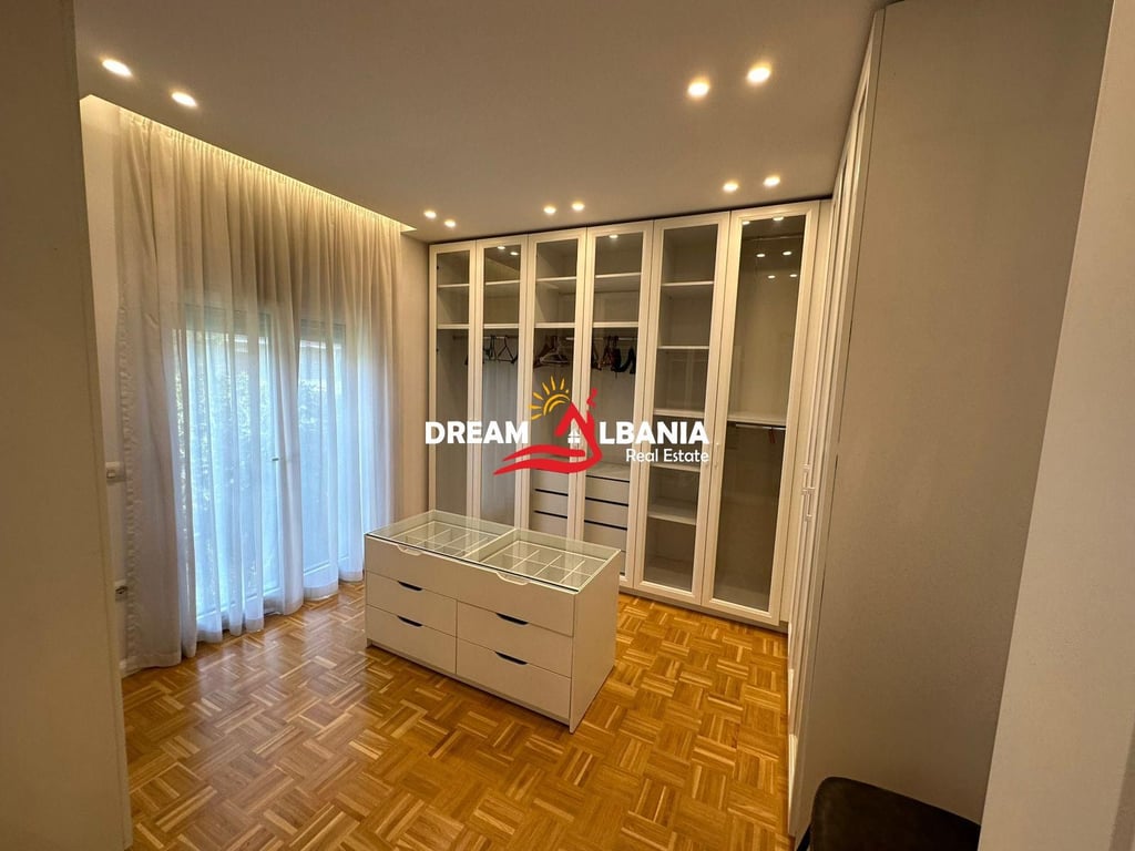 Jepet me qera vile 3 kateshe tek parku i Liqenit prane pallatit te Brigadave (ID 4251322)