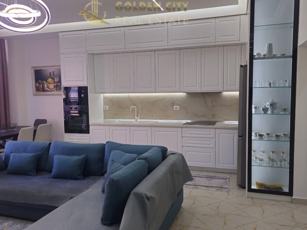 Shitet super apartament 2+1+2 me pamje detin.