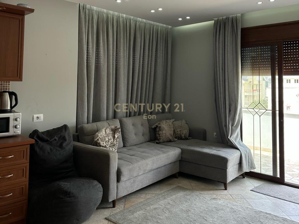 Vendesi appartamento 2+1 con vista mare e veranda a Golem,