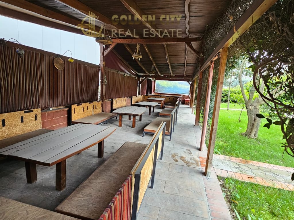 Jepet Bar Restorant me qera