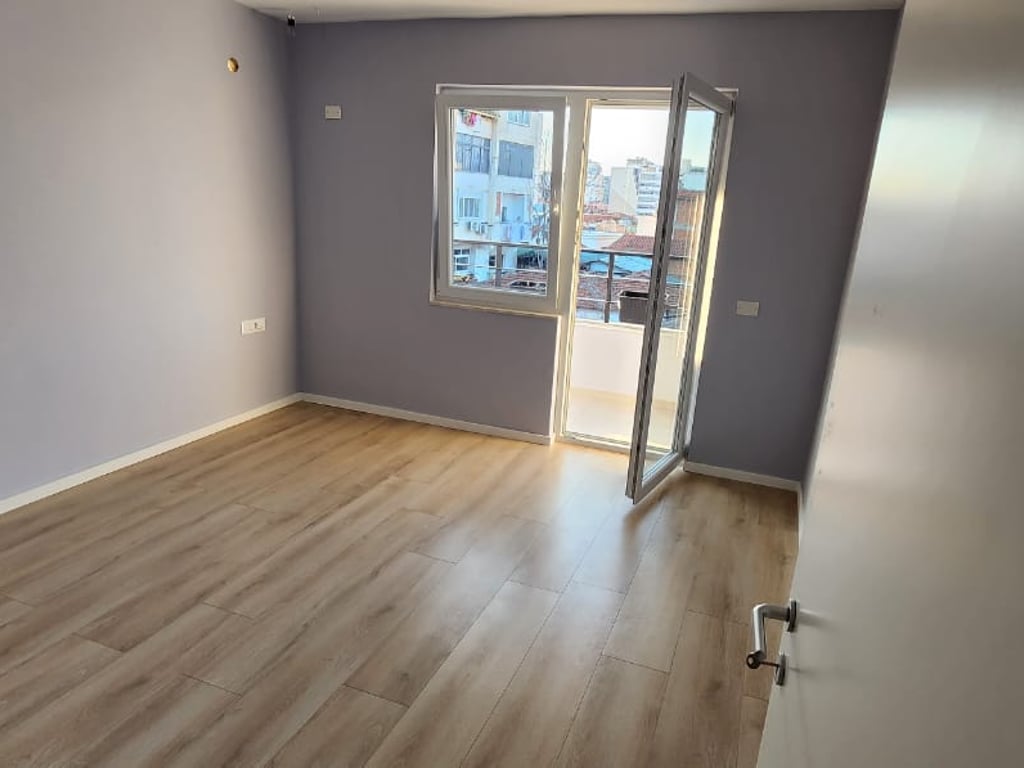 Apartment 2+1 for rent, New Market near Optika Roma 500 euros (Partially Furnished)