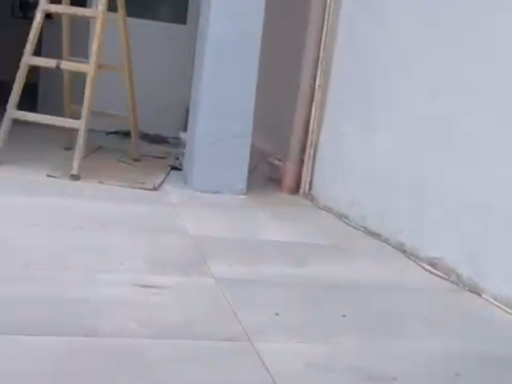 Jepet me qera hyrje 1+1,kati i pare i nje shtepie 2 kateshe te shkolla e Kuqe