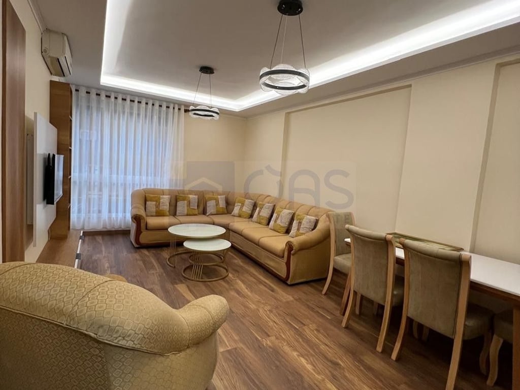 Apartment 1+1 for rent at Pazari i Ri 600 euros.