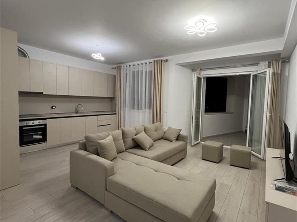 Jepet me qera Apartamenti 2+1 , Astir tek River Residence  Cmimi: 600 mije leke 