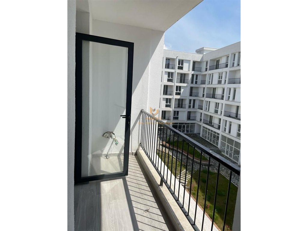 Si offre appartamento 3+1 in via 5 maggio.
