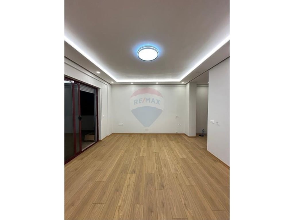 Apartament 2+1+2+Garazh prane Gjimnazit Partizani!