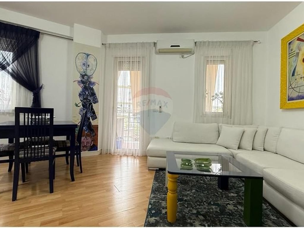 Appartamento 2+1+2 in affitto in via 21 Dicembre!