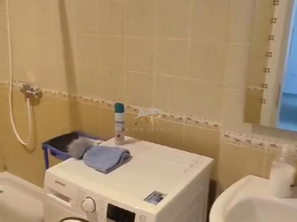 A 3+1 apartment is for rent only for offices in Myslym Shyr.
