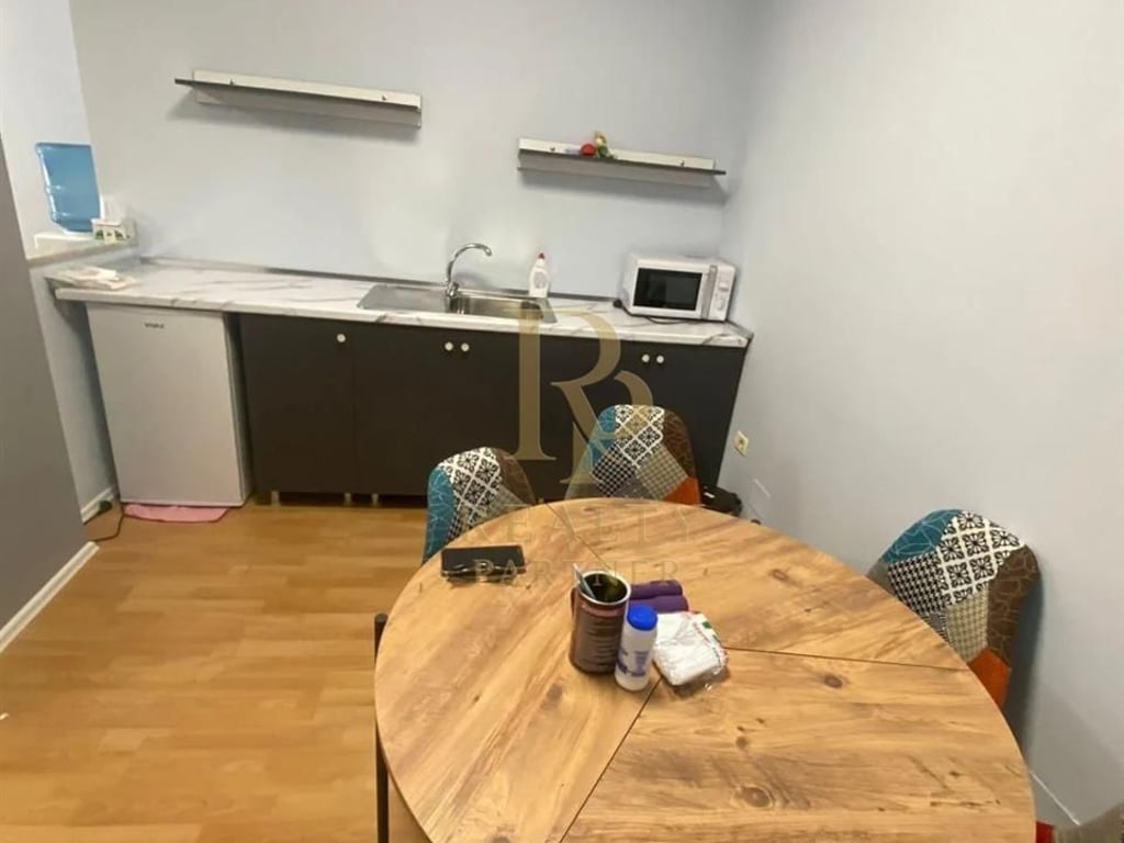 JEPET ME QIRA !! APARTAMENT 4+1 për ZYRA | BLLOK