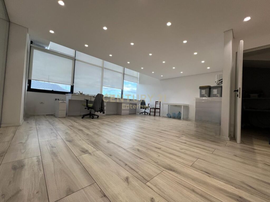   🏢 NJËSI KOMERCIALE PËR SHITJE TEK AMERIKAN 3! | COMMERCIAL UNIT FOR SALE AT AMERIKAN 3!