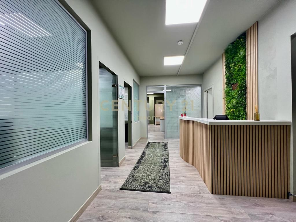 🏙️ Ambient Zyrash me Qira në Bllok – 300 m² Modernitet dhe Komoditet