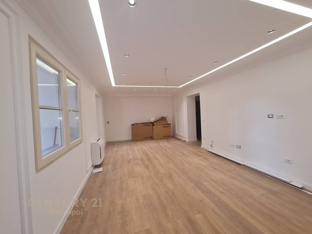 FOR RENT OFFICE SPACE 140M, BALLET SCHOOL!