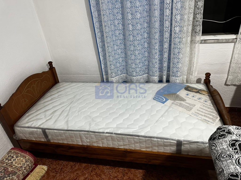 A 2+1 apartment is for rent on Bulevardi Ri for 400 euros.