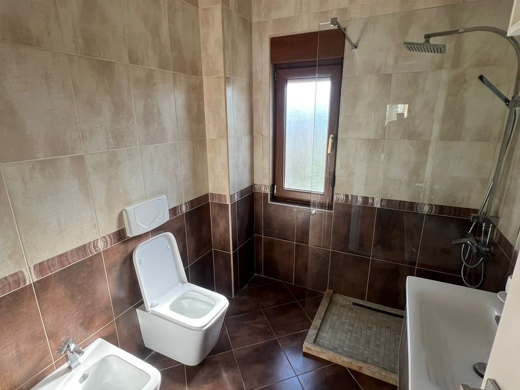 Vendesi Villa a 3 Piani a TEG 600.000 euro