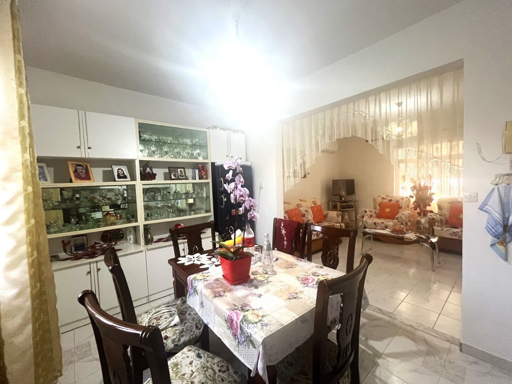 Shtëpi private për shitje 40 km nga Vlorë