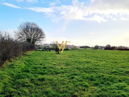 SHITET TOKE ARE 1420 M2 NE VORE 160.000 EURO