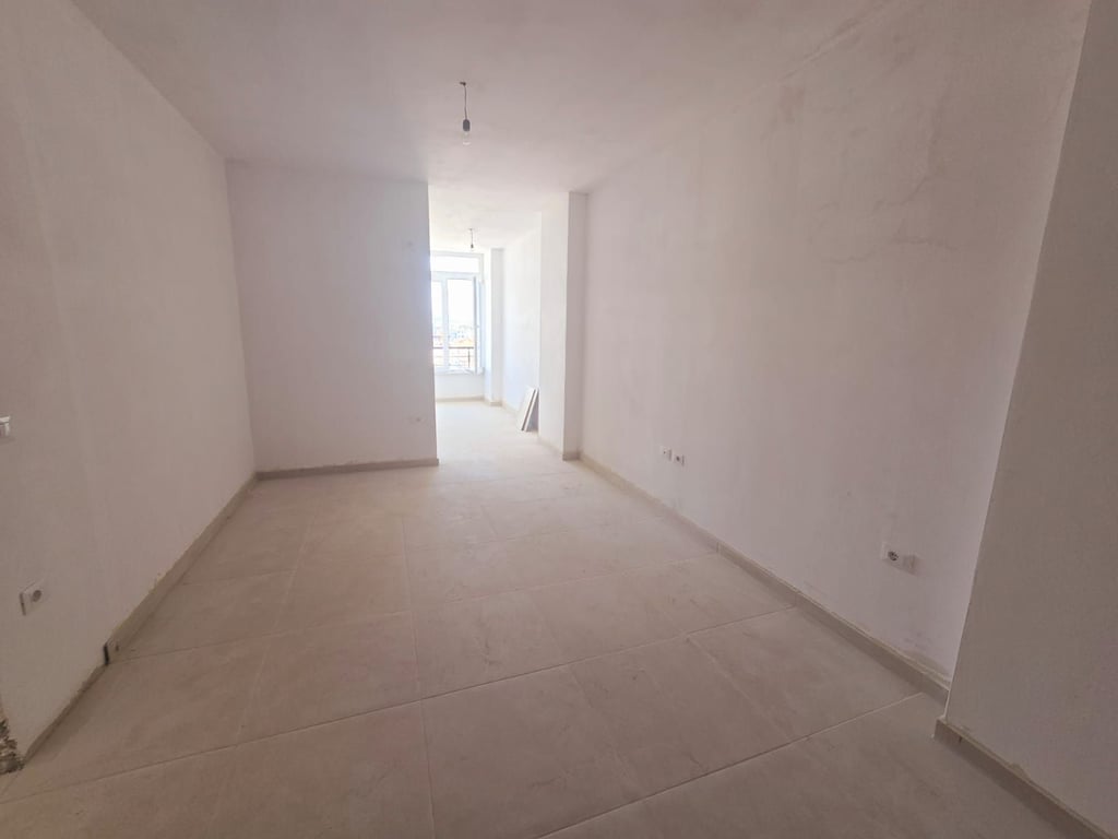 SHITET APARTAMENT 2+1 PRANE UJËSJELLËSIT , DURRËS 
