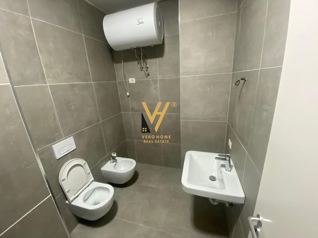 JEPET ZYRE 120 M2 ME QERA TE KOMPLEKSI KONTAKT ,21 DHJETORI 650 EURO