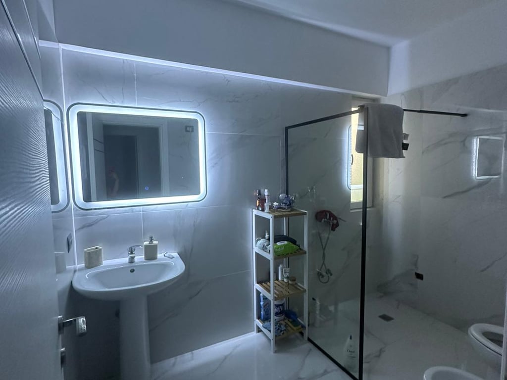 Apartament Me Qera 2+1+2 Tek Liqeni I Thate (ID B2201304) Tirane