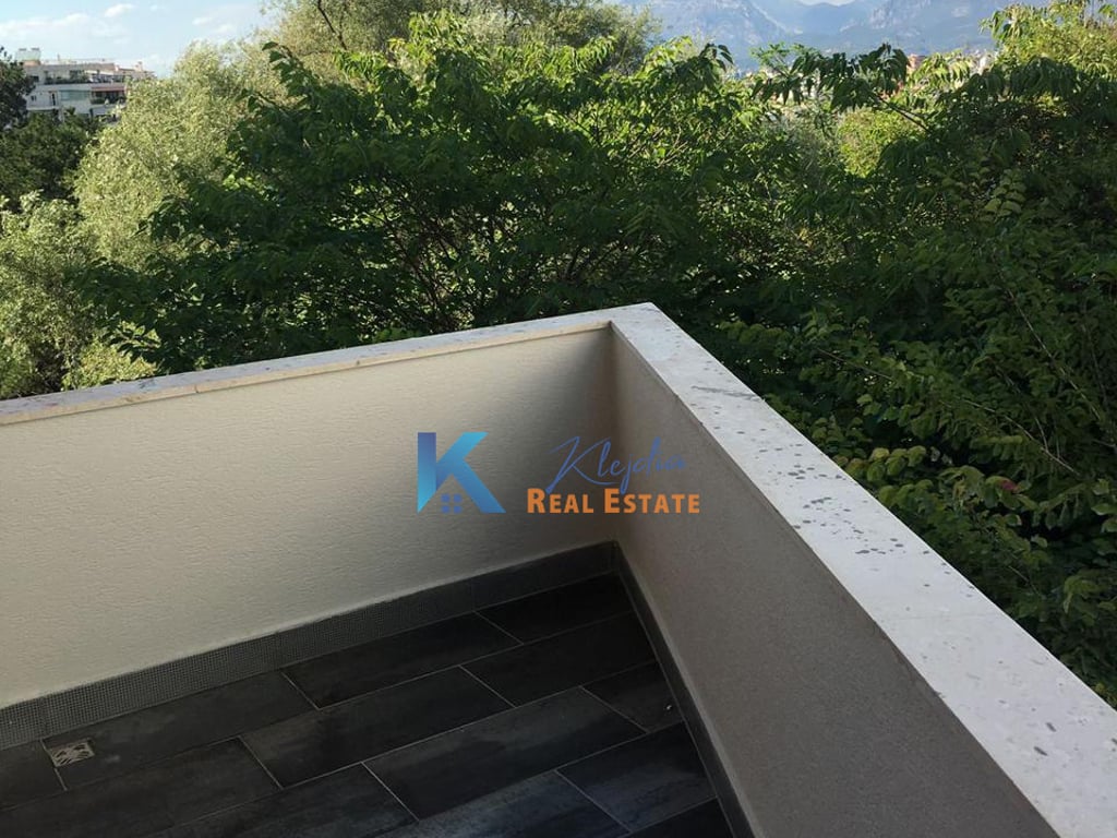 2+1+2 apartment for rent above the Botanical Garden