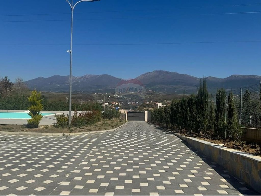 LUXURIOUS VILLA FOR RENT IN BERZHITE!