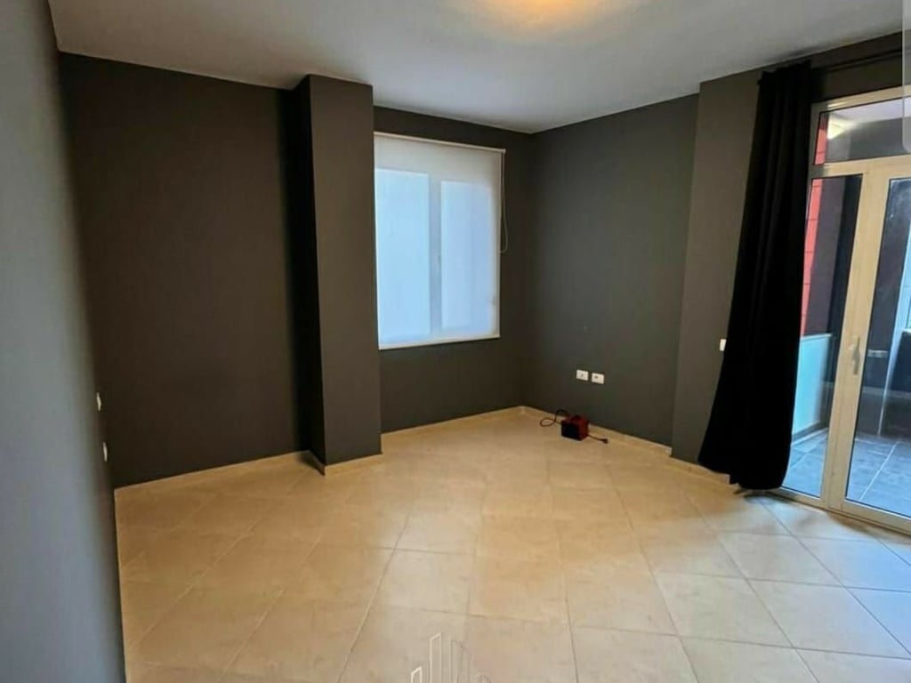 Jepet me qera apartament 2+1 per zyre,Qender , Toptani 