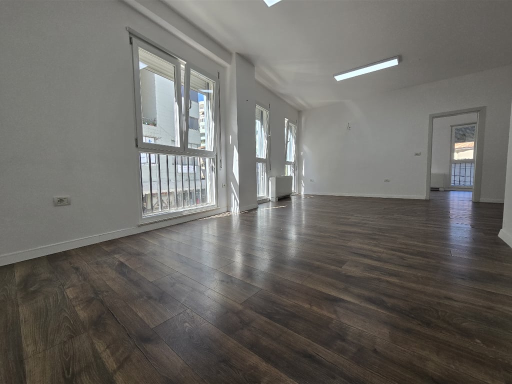 Super Space for Rent with visibility 📍Paris Commune