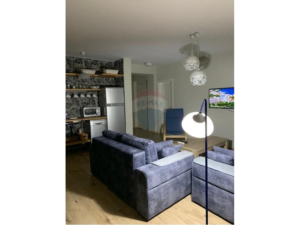 Jepet apartament 1+1 me qira ne qender te rruga Bardhok Biba