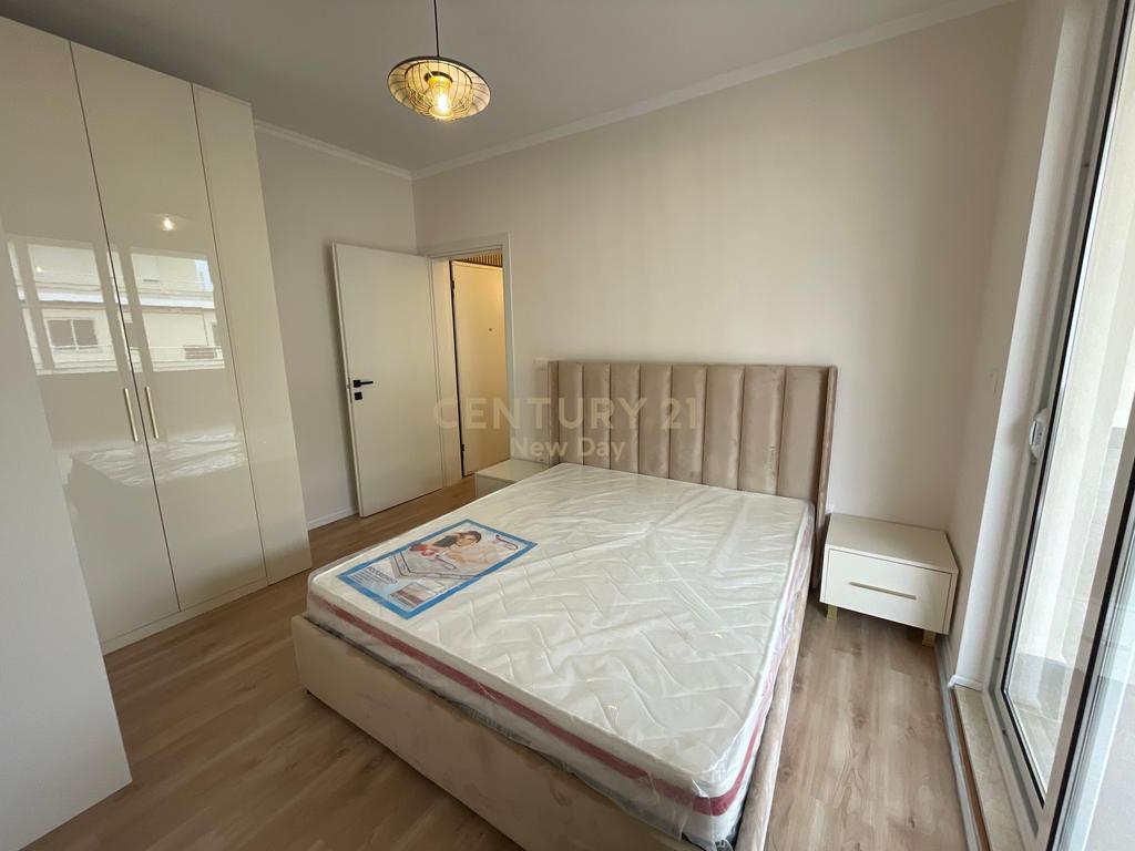 Vendesi appartamento 2+1 con vista mare e veranda sulla spiaggia Iliria.