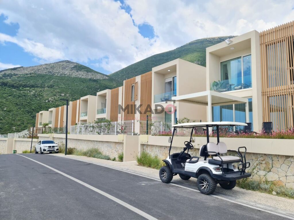 Shitet Apartament 2+1+2 ne Green Coast!