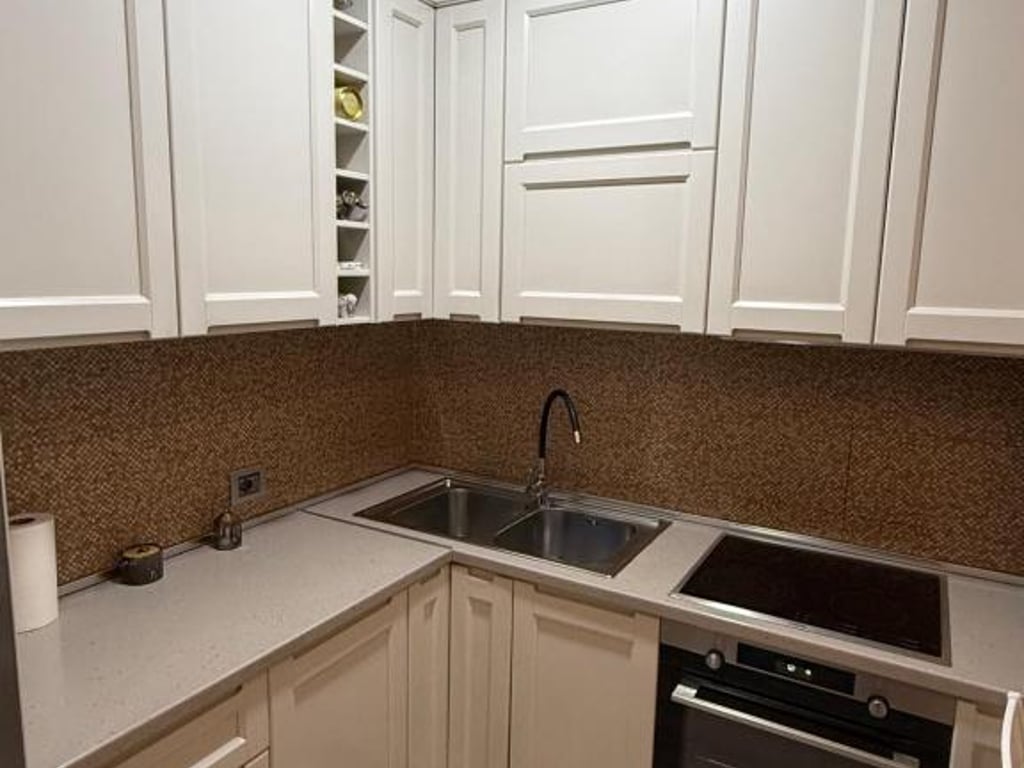 2+1 per qira te Stacioni i Trenit, afer Intermedica