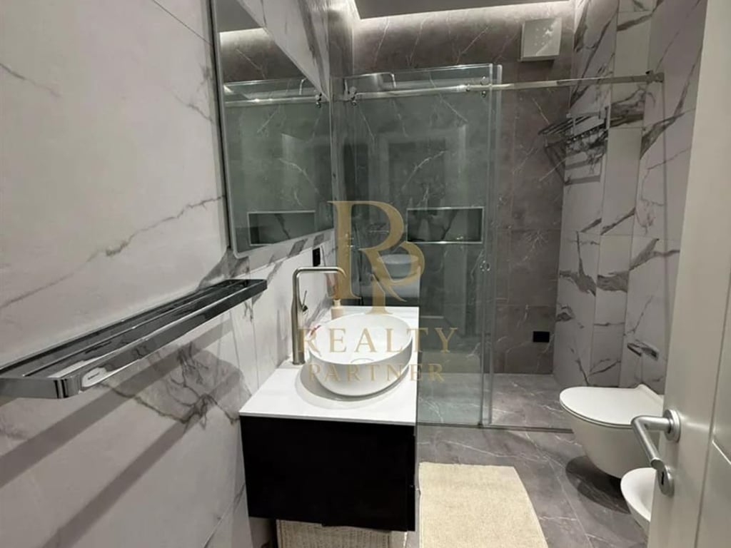 SUPER APARTAMENT ME QIRA –2+1 + VERANDË ,TEK ZONA E TEG ...........