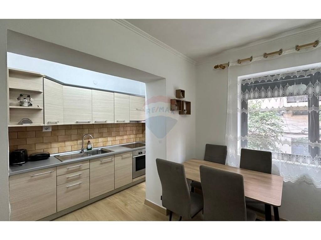 1+1 APARTMENT, MYSLYM SHYRI