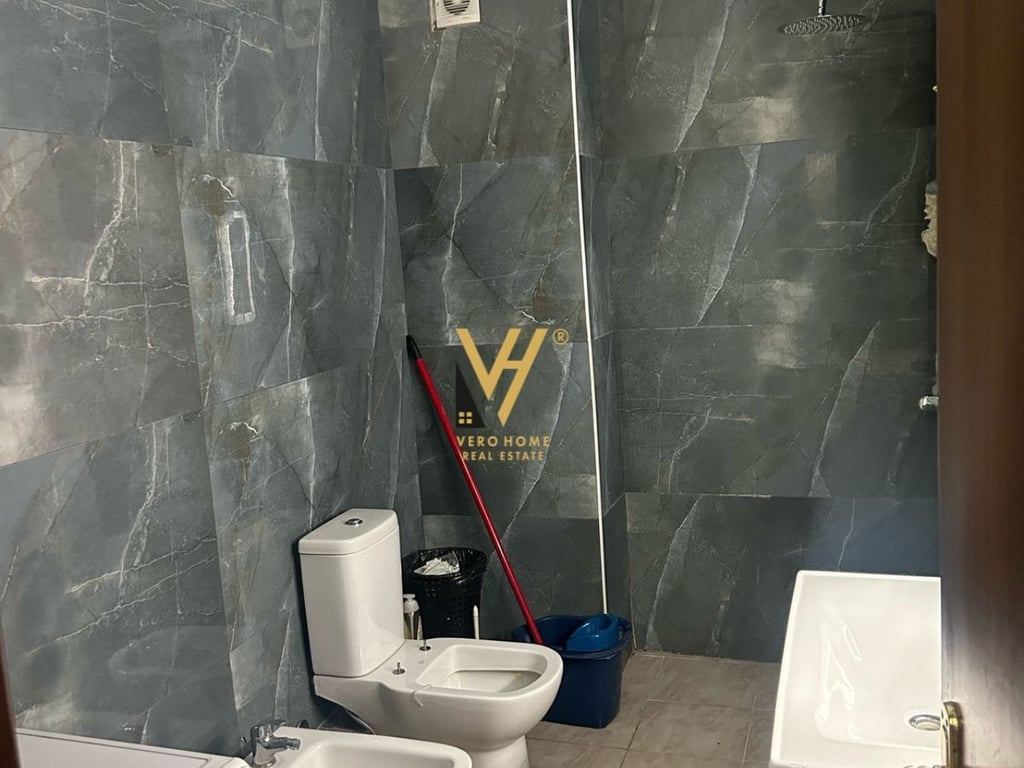 JEPET APARTAMENT 2+1+2+BLK ME QERA TE UNAZA E RE 450 EURO