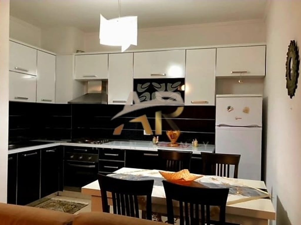 Shitet apartament 1+1 + post parkimi Don Bosko